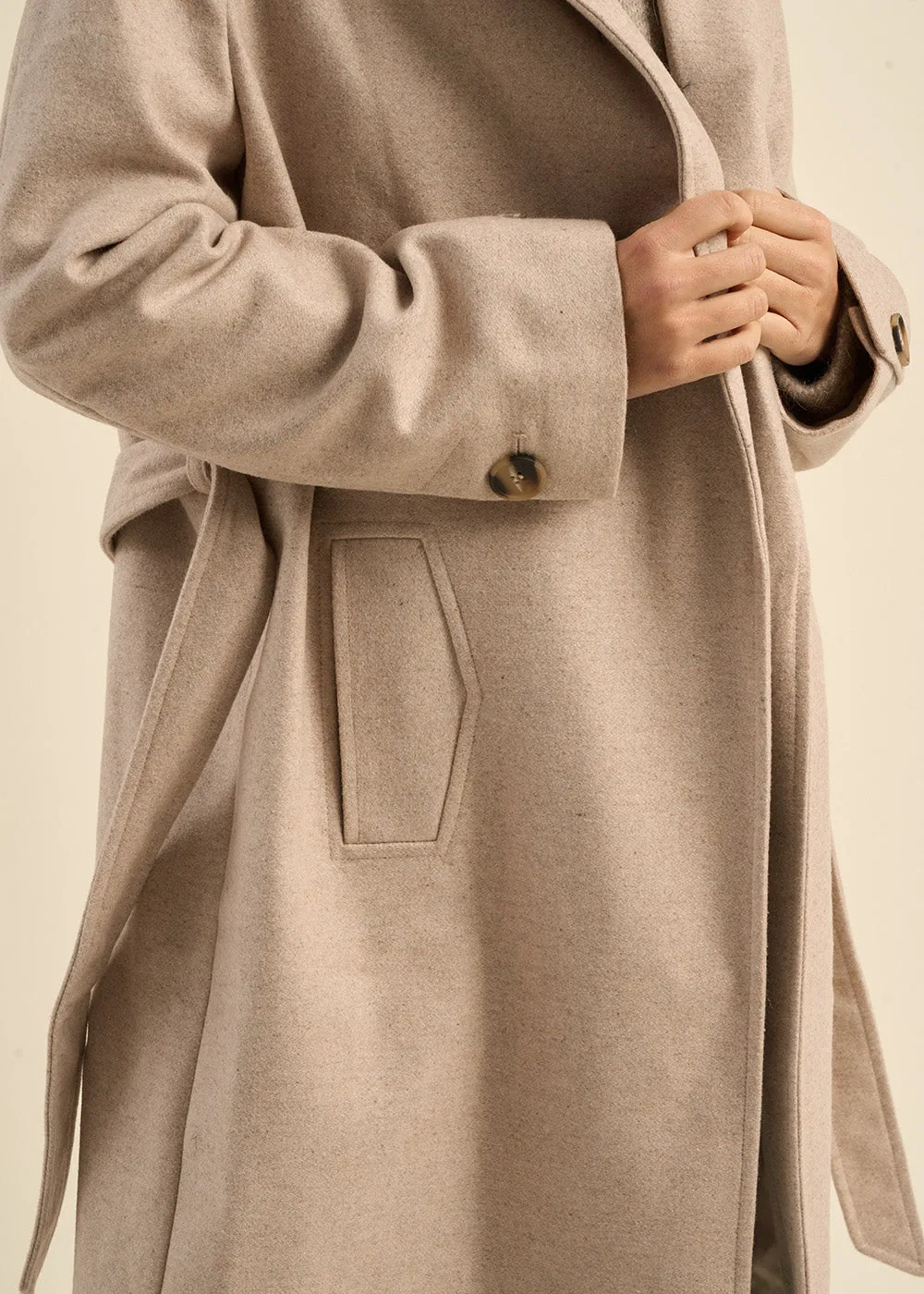 Manteau long ceinturé